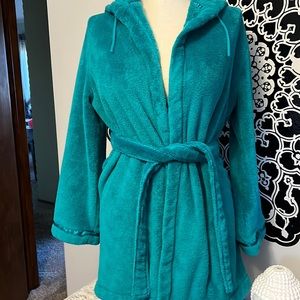 Xhilaration green robe